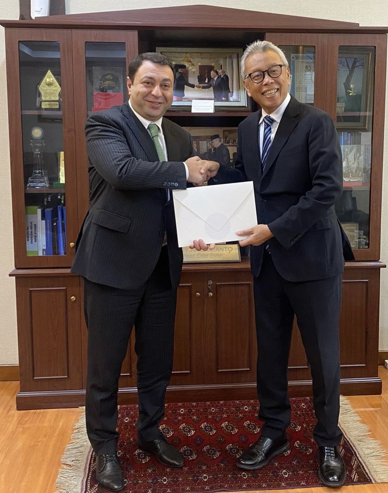 Ambassador-Designate Ramil Rzayev presented copies of his credentials Xeber basligi